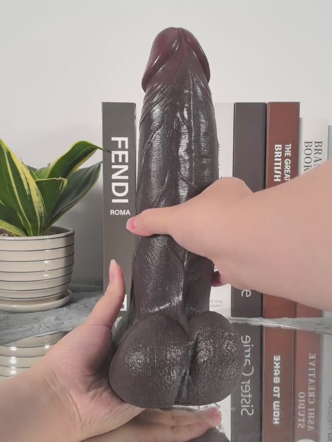 Sofiane - Gros Gode Réaliste XL Noir à Prépuce Rétractable - 27,5 cm