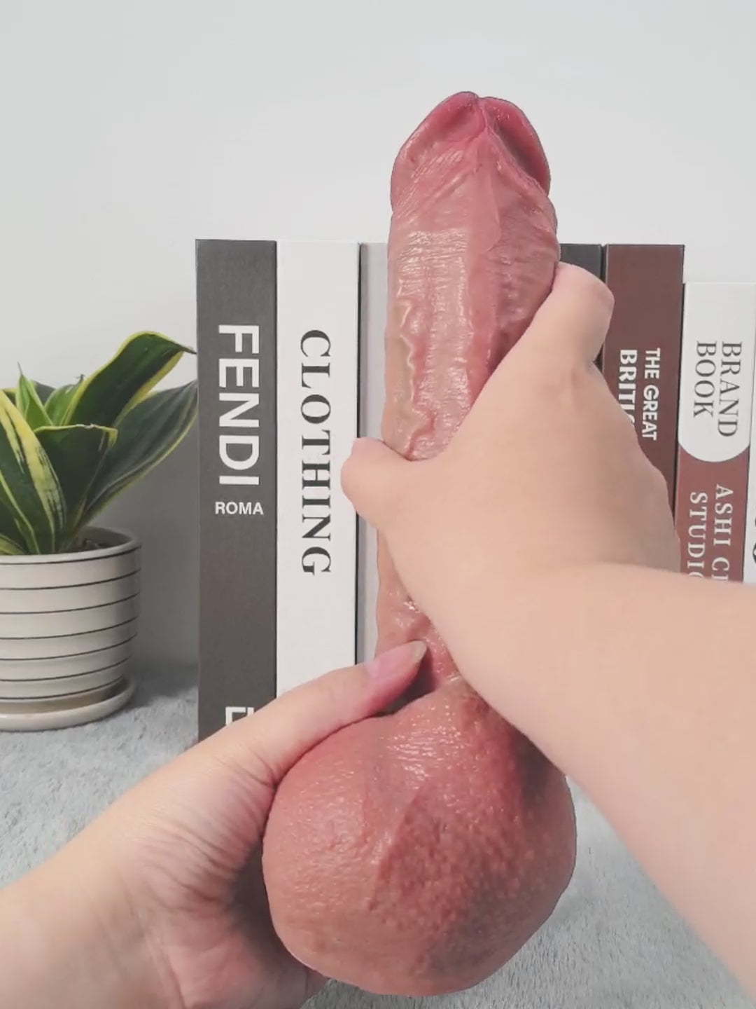 Tancrède - Gode Réaliste Cintrable à Tige Métallique - 24 cm